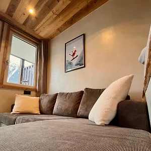 https://studio-de-charme-au-pied-de-laiguille-midi.hotels-rhonealpes.com